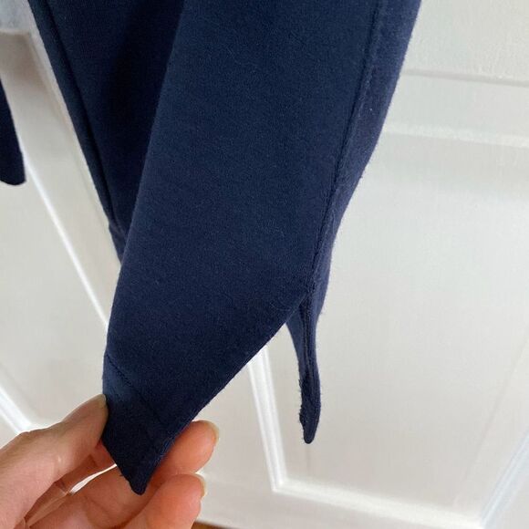 🔥3/$20🔥 Navy blue capri sweatpants size XS/S - Picture 4 of 9